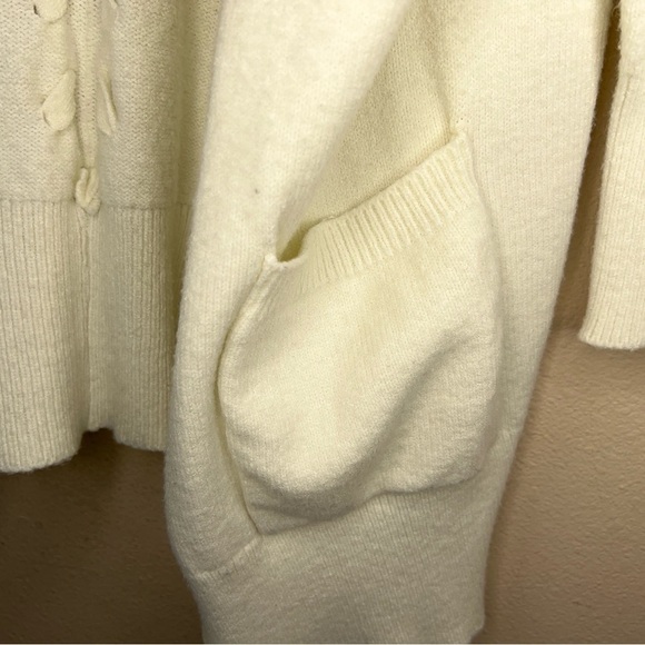 SMALL IVORY WHITE CREAM POOF APPAREL SWEATER NEUTRAL COLOR LONG SLEEVE - Picture 5 of 15